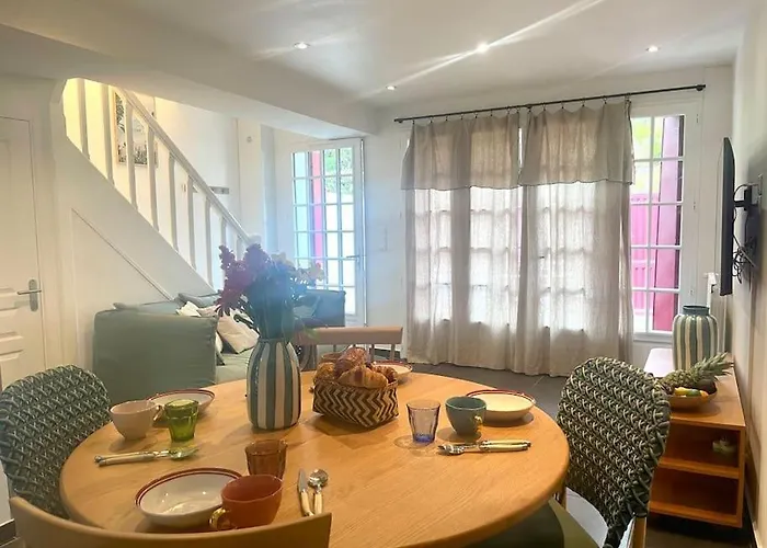 Vila Krystel Avel A *